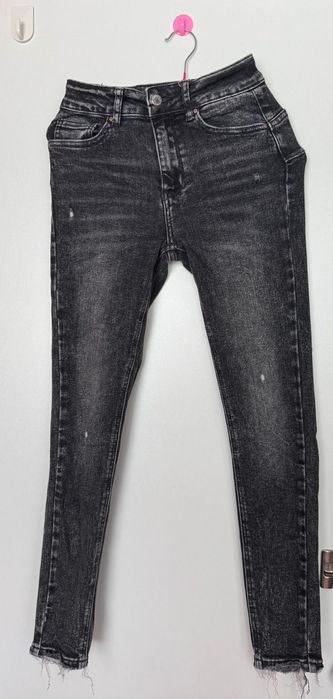 Дамски дънки в черно и сиво