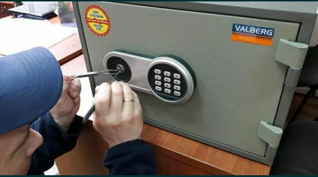Как открыть сейф без ключа