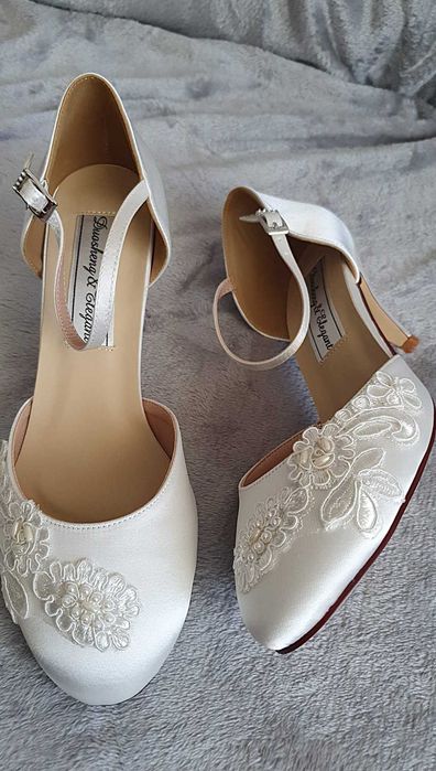 Pantofi eleganți pentru feme,i toc înalt, cu bareta la gleznă, aplicații din satin, pantofi de mireasă NR 39