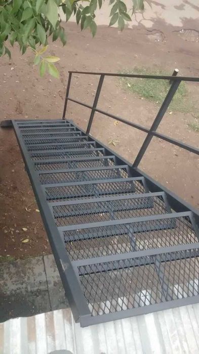 Scari metalice interior exterior la comanda | design modern sau clasic