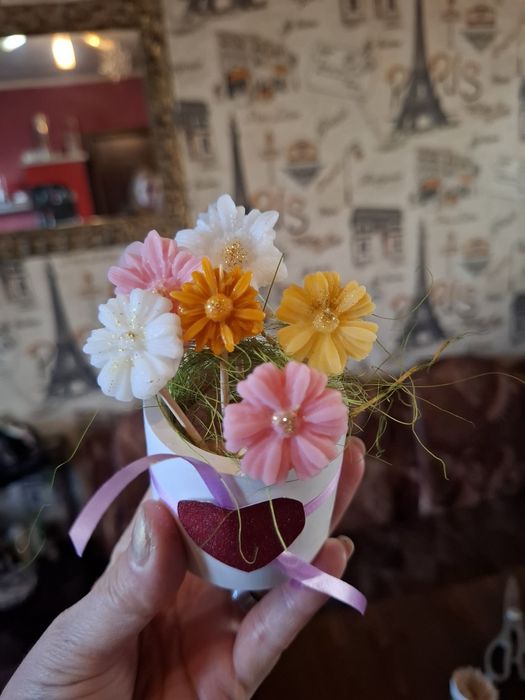 Сапунени цветя в кашпи.