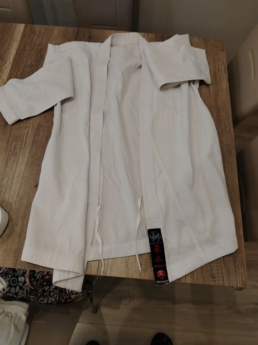 Продавам кимоно 165см.