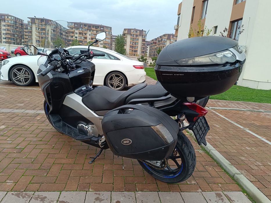Honda integra 750