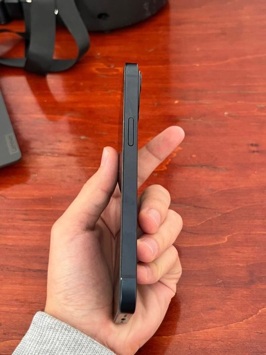 Продаеться айфон 13