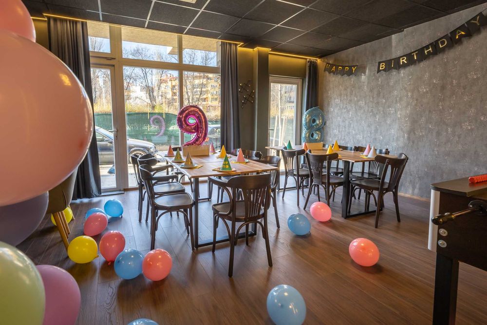 Парти зала за рожден ден големи деца, тинейджъри, зала за погача бебе