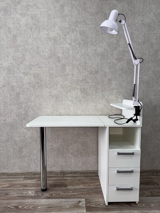 Маникюрный стол