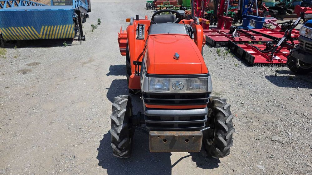 Японски трактор Kubota T220 с фреза, 4x4, 22 кс., АграБГ Джолев