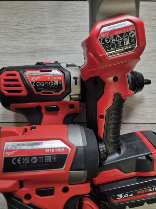 Set Milwaukee M18 format din 6 piese  pendular flex impact multicutter lanterna  si autofiletanta cu  percutie