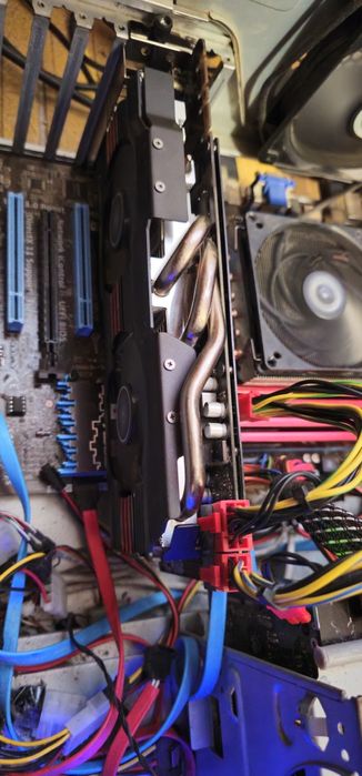 Placa video ASUS GTX 770 DirectCU II OC 2GB GDDR5 256-bit la 150 ron