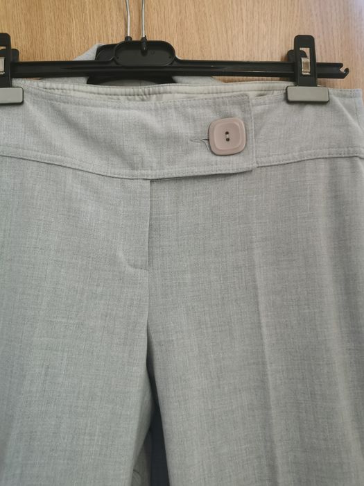 Costum dama cu pantaloni office, culoare gri deschis, marimea 40.