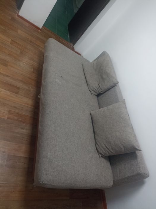 Кровать, диваны, стол, табуретки