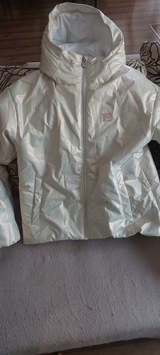 Продам куртку на девочку