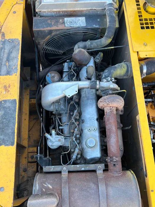 Sotiladi eskavator Hyundai 1400 lik 2004 yil