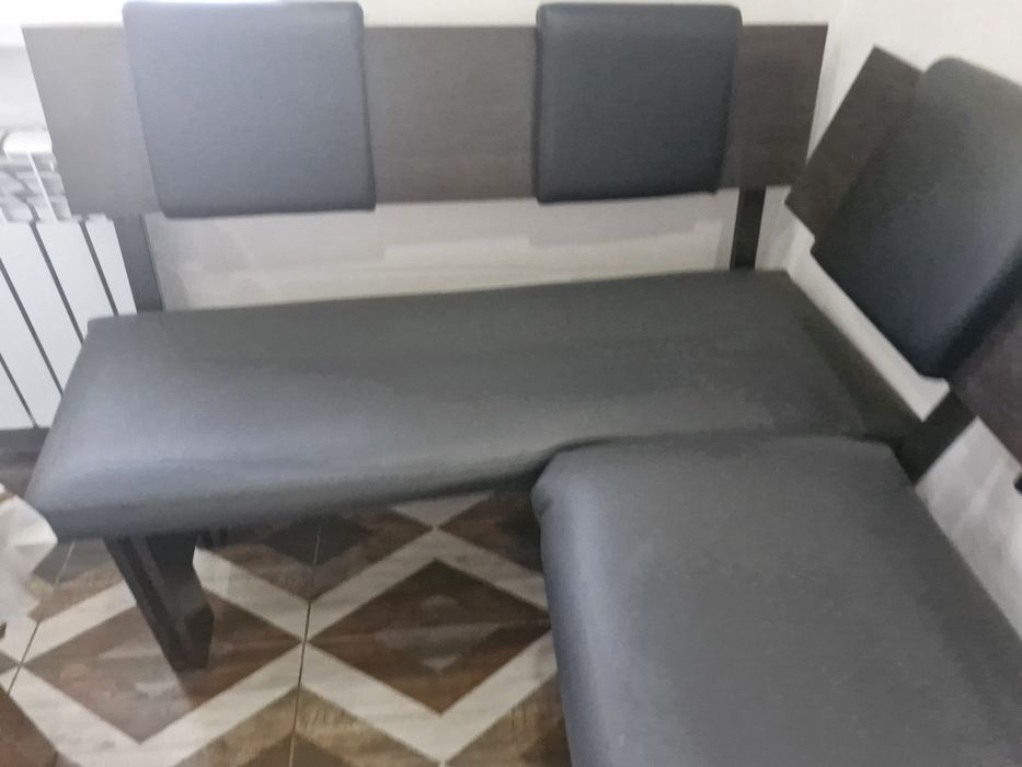 Кухонный стол, стулья