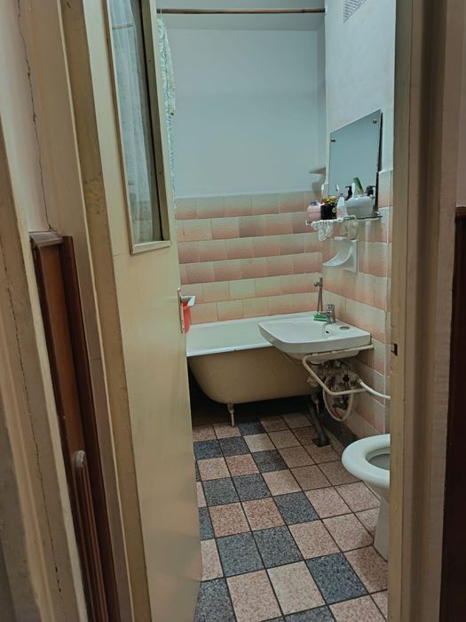 vand apartament 3 camere