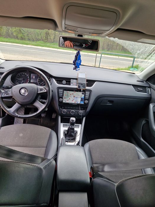 Vând skoda octavia 3