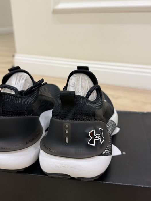 Женские кроссовки Андер Армор