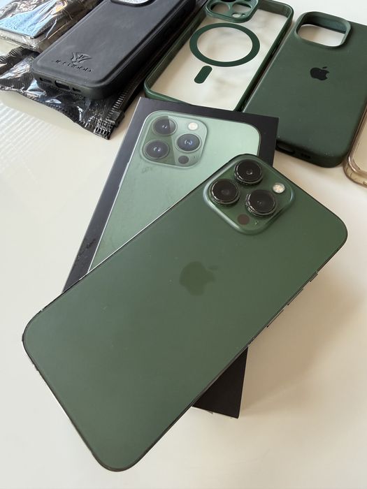 Iphone 13 PRO GREEN 128 GB със 6 кейса
