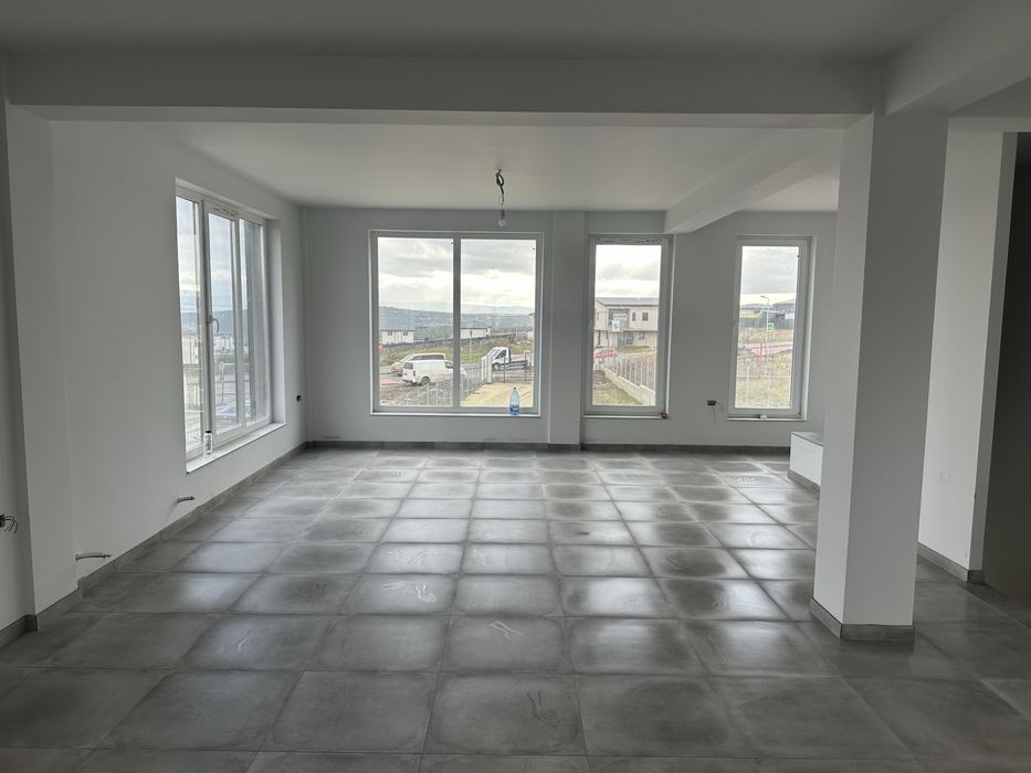 De Inchiriat Spatiu Comercial Etaj 1, Birou , Loc de joaca, Salon de infrumusetare, Frizerie ETC