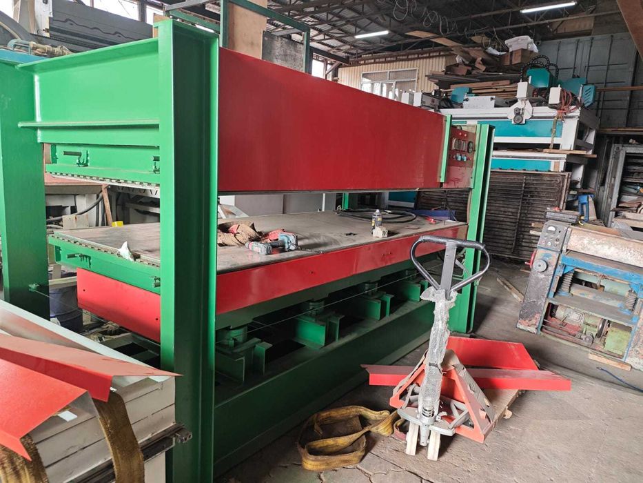 Пресс мебельный горячего прессования 1300на3000(турок)