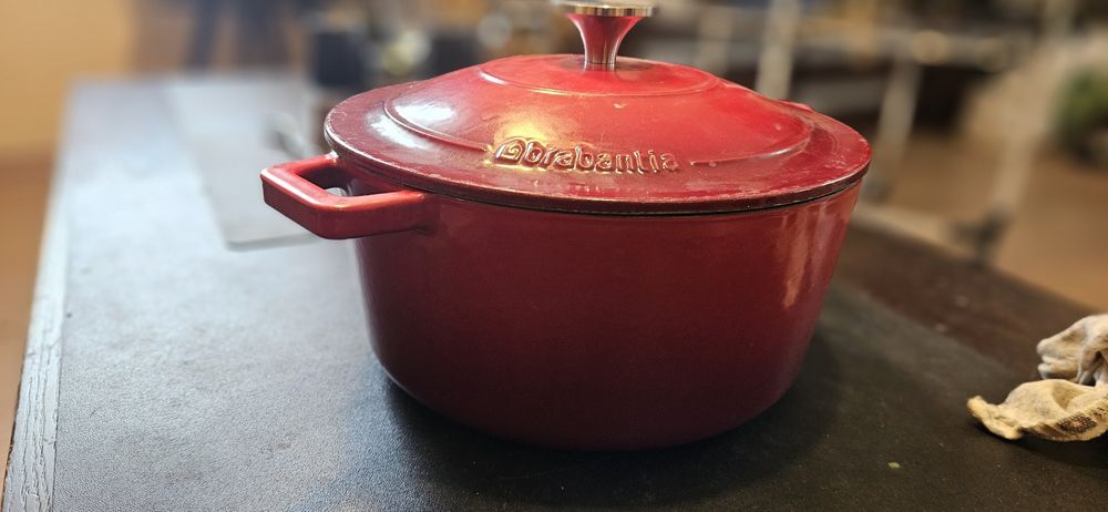 емайлирана чугунена тенджера Brabantia – 6 литра, 25  см