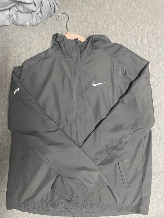 Ветровка за бягане Nike
