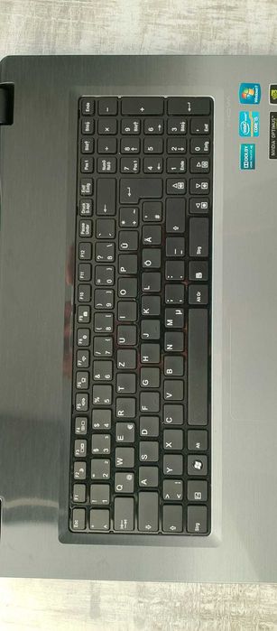 Laptop Medion, cu ecran superb de 17.3 inch