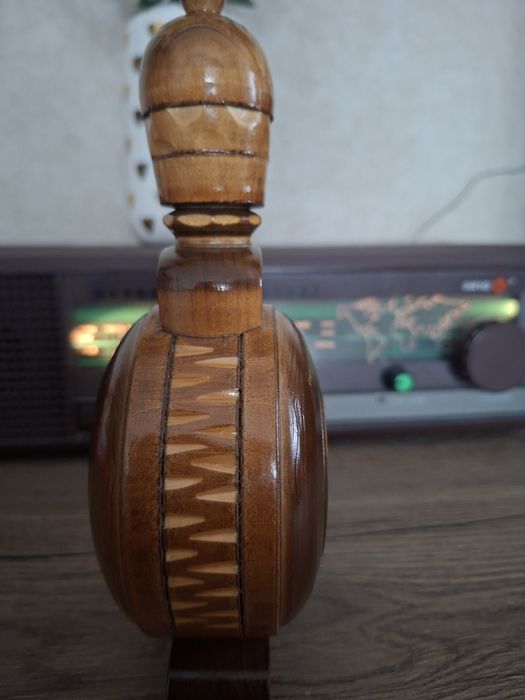 Plosca veche din lemn.  Stare impecabilă. Capacitate mica.