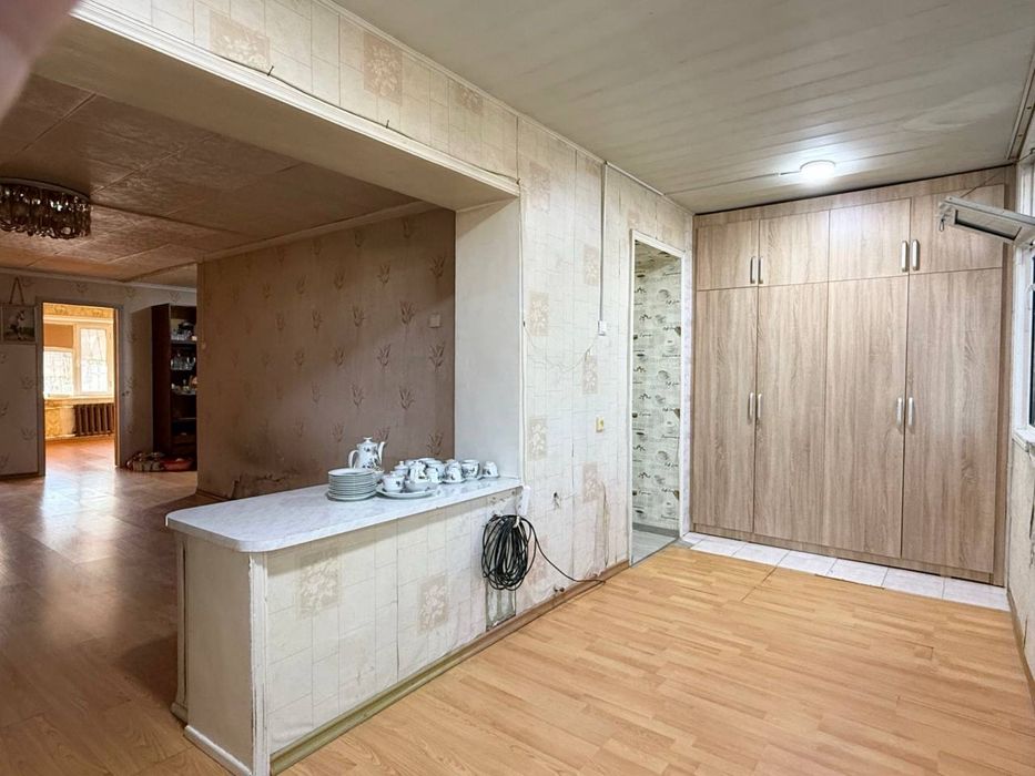 Дубовая.Ипотеки нет.Торцевая .