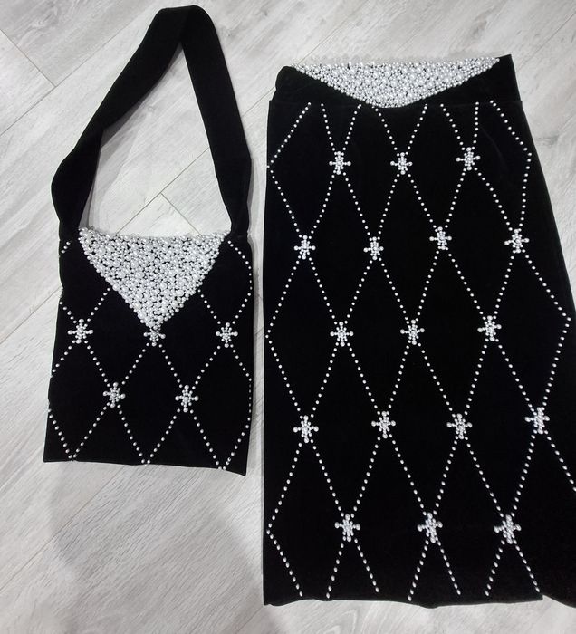 Fuste catifea cu margele