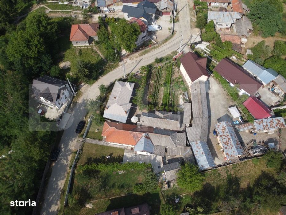 Casa de vacanta, de vanzare, cu 4 camere, 165 mp, zona Vulcana Pandele