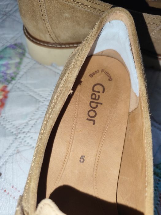 Mocasini Gabor din Piele Întoarsă – Eleganță și