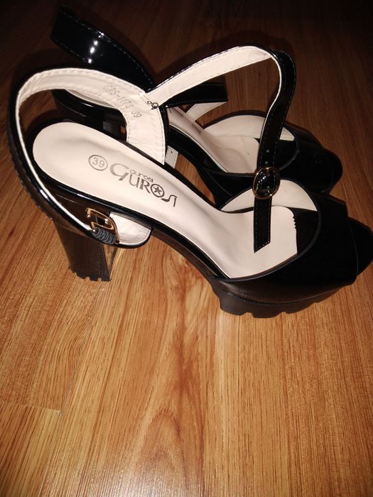 Pantofi si sandale de ocazie si casual marimea 39
