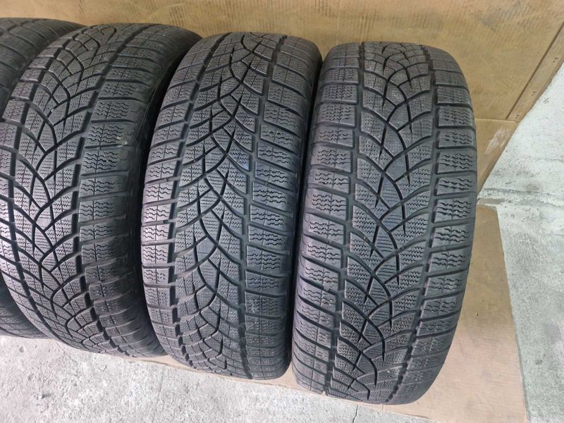 4 Bridgestone R18 235/55
зимни гуми DOT3720
