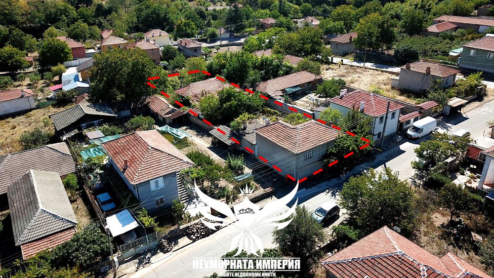 Продавам двуетажна вила/къща 140РЗП с 760кв.м. двор село Новаково