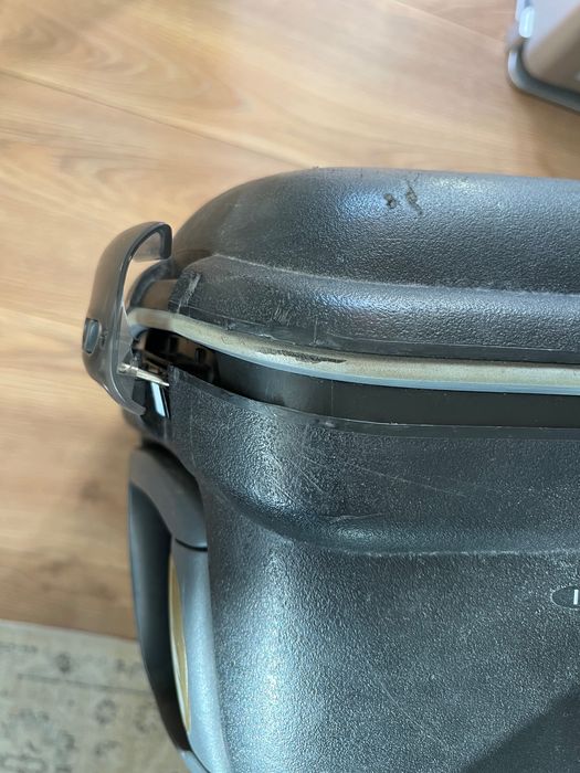 Samsonite куфар ,зелен и черен. Може и на части.
