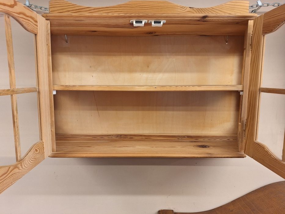 Винтидж витринка за стена