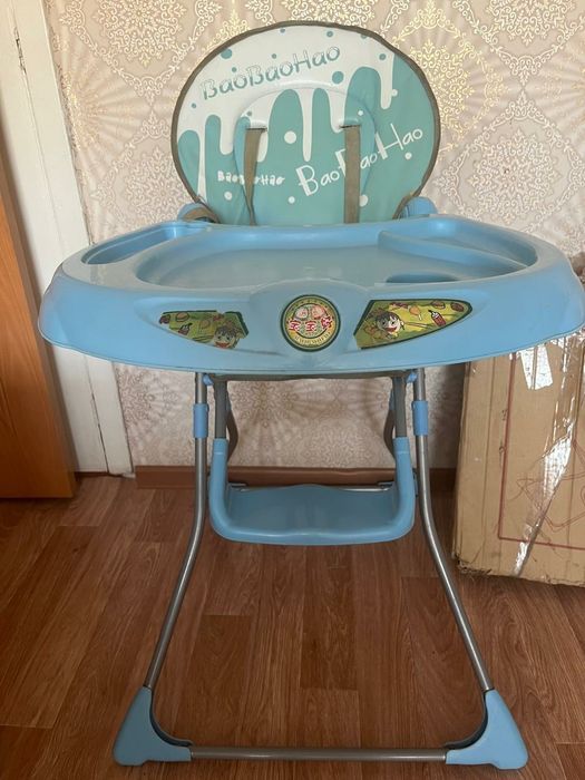 Столик для детей  б/у +подарок