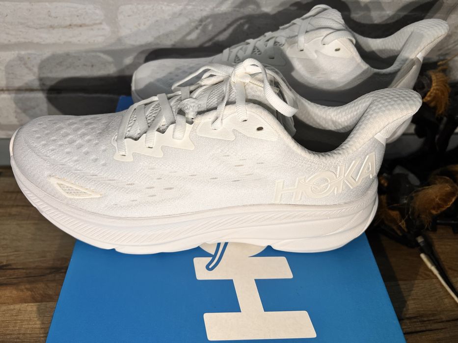 Hoka Clifton 9 42 27 cm