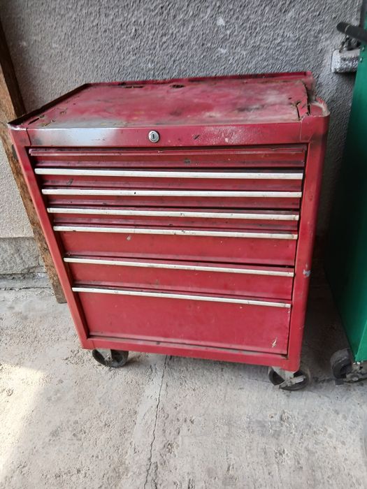 Шкаф за инструменти