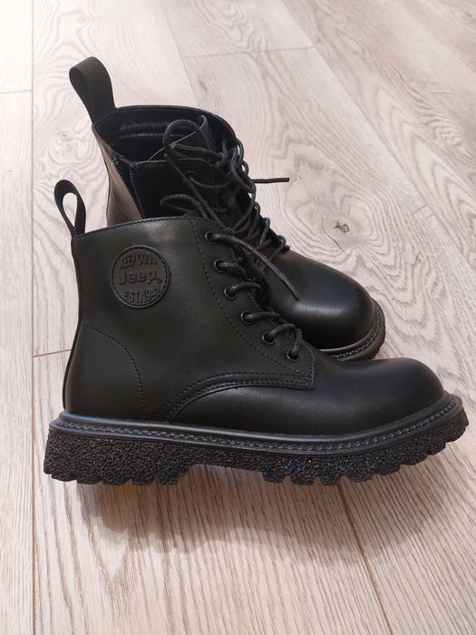 Продам осенние сапожки для мальчика