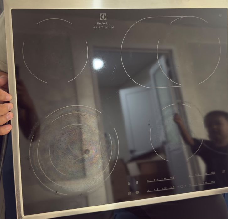 Продаем варочную поверхность ELECTROLUX