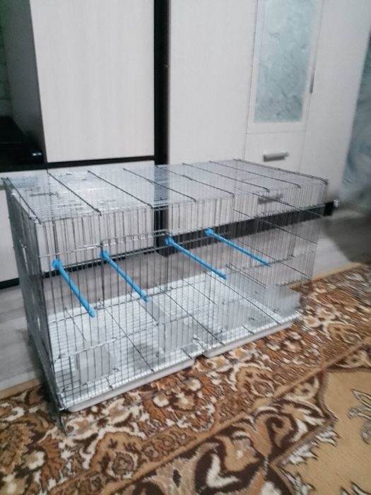 Продаются две клетки большие