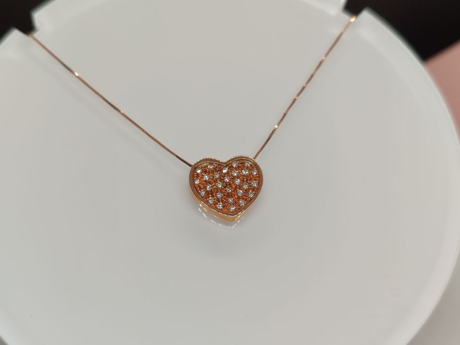 Луксозна висулка сърце от 18К злато с диаманти