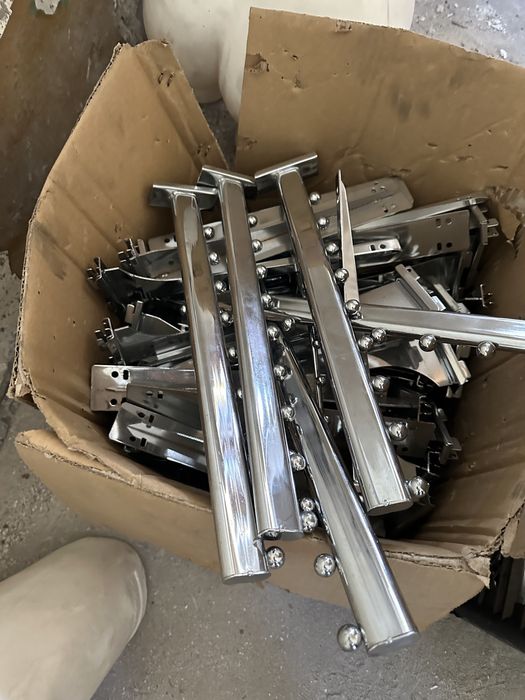 Продам железные стойки для вещей