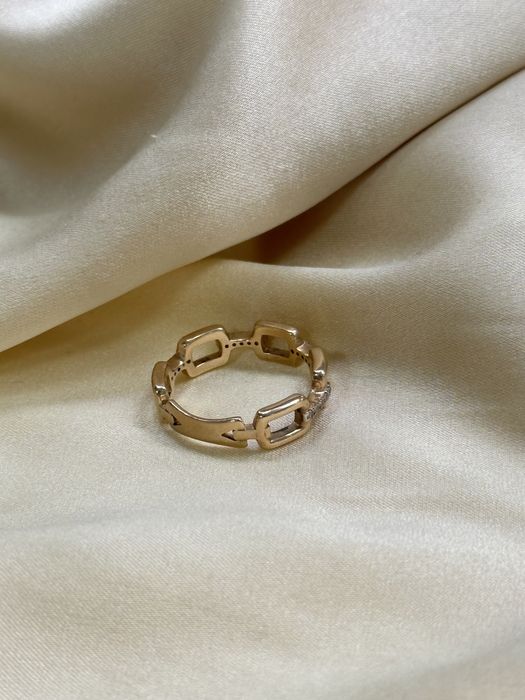 Золотое кольцо с фианитами