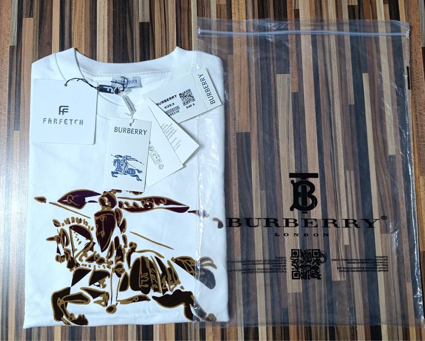 Vand tricou nou de barbati Burberry
