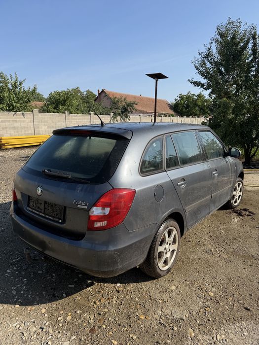 Dezmembrez skoda fabia 2\1.9tdi\bls\2009