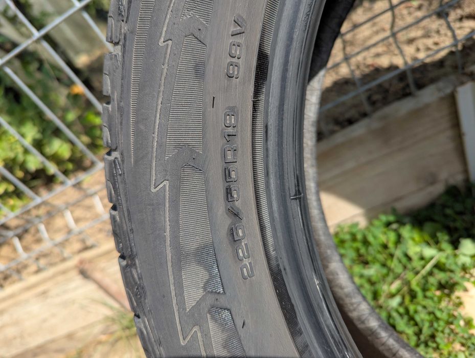 Vand , 2 anvelope de iarna SUV Goodyear 225 x 55 R19  99 V