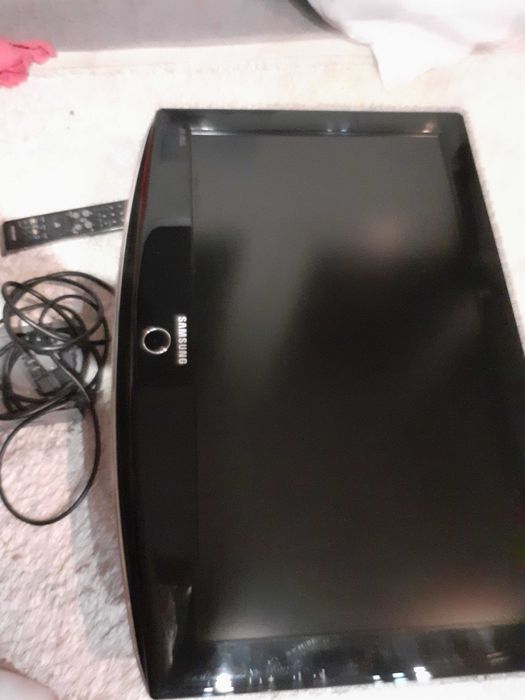 Lcd Samsung model le23r82b și suport de perete